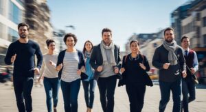 Les personnes qui marchent vite partagent ces 5 traits